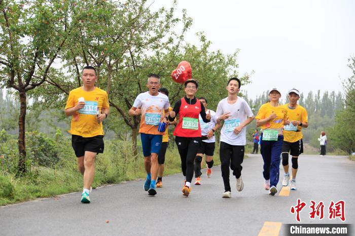 中国含“酒”量最高半程马拉松开跑，6000余名跑