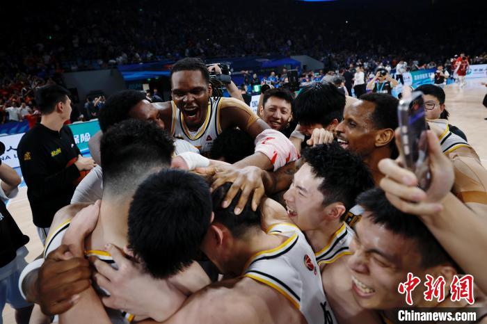 二十载砥砺终成锋芒广厦队勇夺队史首座总冠军