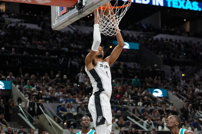 文班亚马领跑MVP榜单 马刺强队战绩验证新星实力