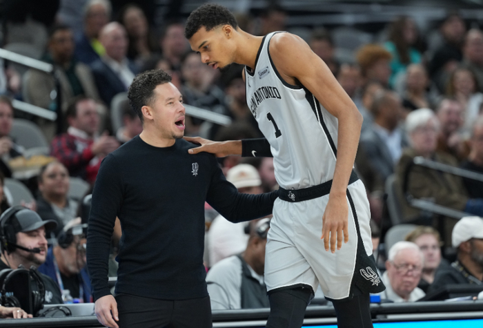 文班亚马领跑MVP榜单 马刺强队战绩验证新星实力