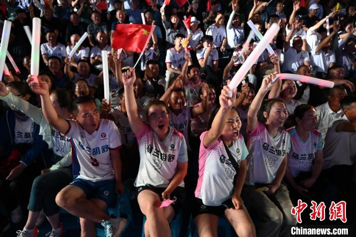 草原热情点亮首届蒙陕甘宁晋五省区村VA排球邀请