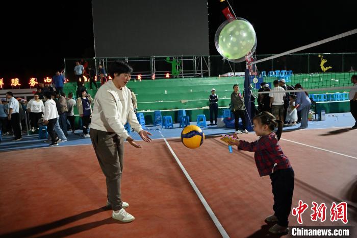 草原热情点亮首届蒙陕甘宁晋五省区村VA排球邀请