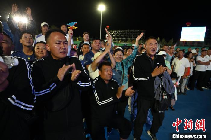 草原热情点亮首届蒙陕甘宁晋五省区村VA排球邀请