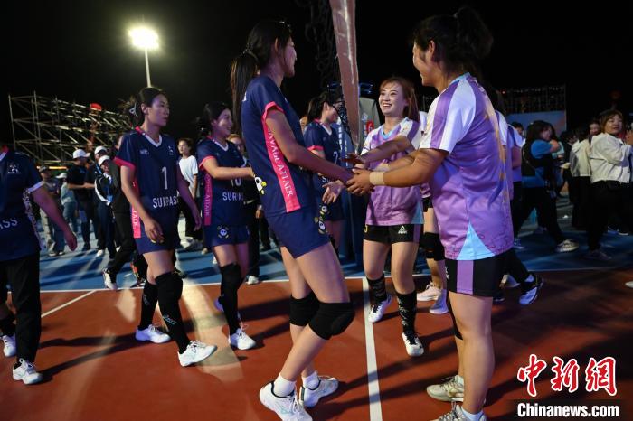 草原热情点亮首届蒙陕甘宁晋五省区村VA排球邀请