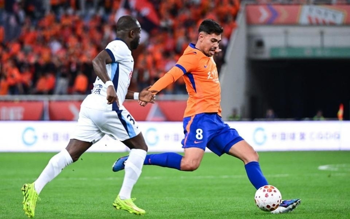 山东泰山主场1-2不敌大连英博 12年主场不败纪录