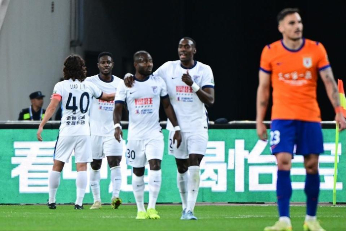 山东泰山主场1-2不敌大连英博 12年主场不败纪录