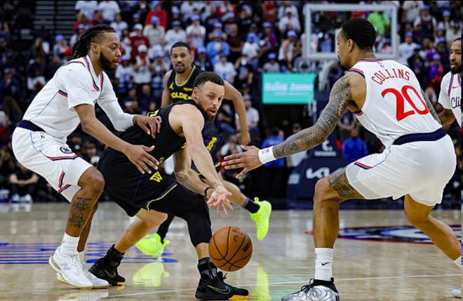 快船主场力克勇士莱昂纳德缺阵迎战库里