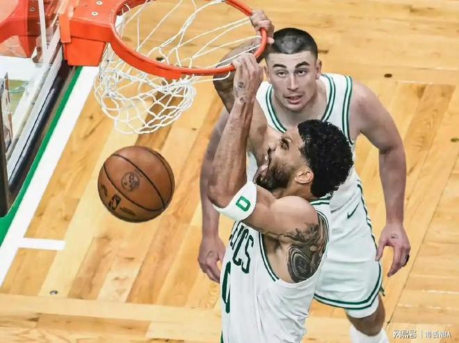 凯尔特人32分大胜76人 创队史季后赛首战最大分差